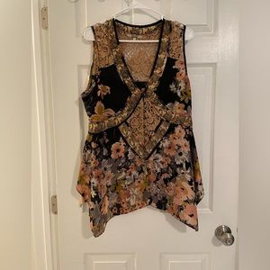 Gimmicks top/vest size small